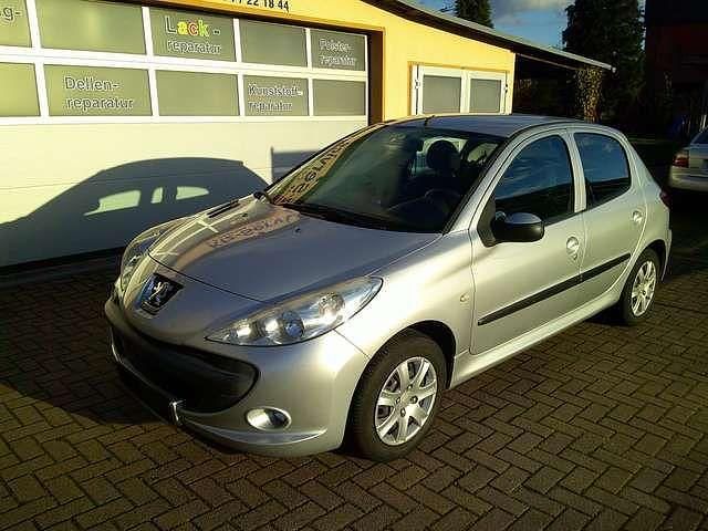 Gebraucht Peugeot 206 Basis 75 PS (55 kW) 2010 Lackierung aluminiumgrau Kleinwagen