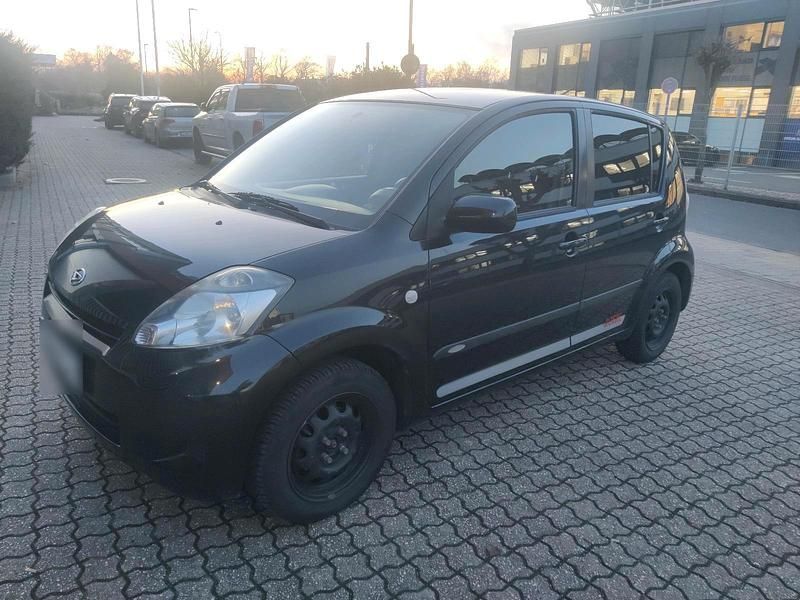 Gebraucht Daihatsu Sirion 69 PS (50 kW) 2010 Schwarz Kleinwagen