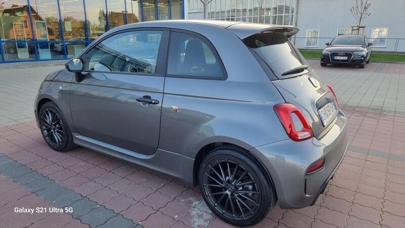 Grau Gebraucht 2024 Abarth 595 Kleinwagen | 24.500 € (Fairer Preis) - Bild 1/4
