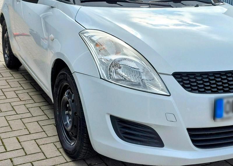 Gebraucht Suzuki Swift 94 PS (69 kW) 2012 Weiß Kleinwagen