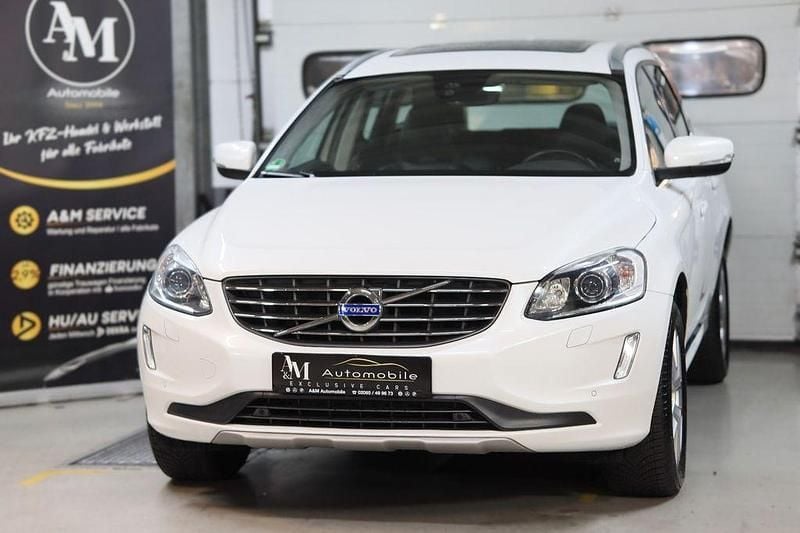 Crystal white (metallic) Gebraucht 2017 Volvo XC60 Summum SUV | 20.399 € (Guter Preis) - Bild 1/4