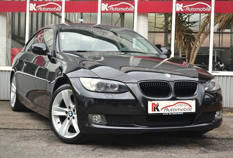 Schwarz Gebraucht 2010 BMW 320 Shadowline Coupé | 8.678 € (Fairer Preis) - Bild 1/4
