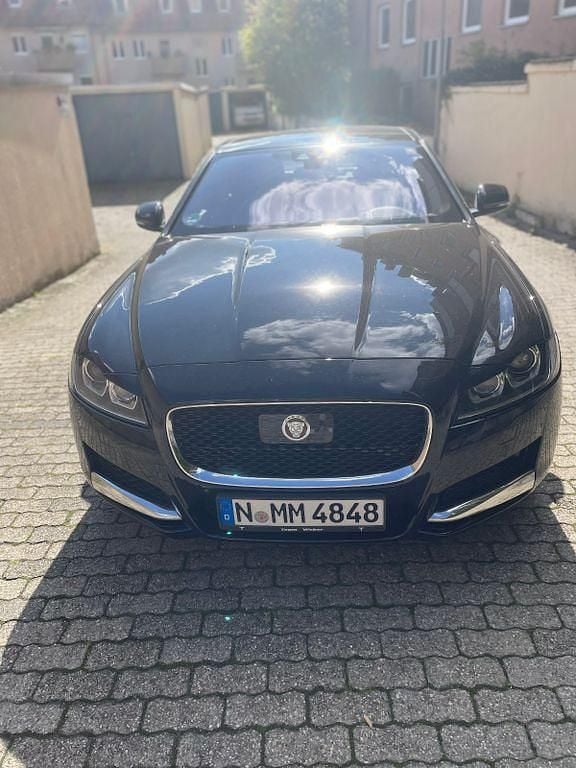 Schwarz Gebraucht 2016 Jaguar XF Portfolio Limousine | 11.900 € (Fairer Preis) - Bild 1/4