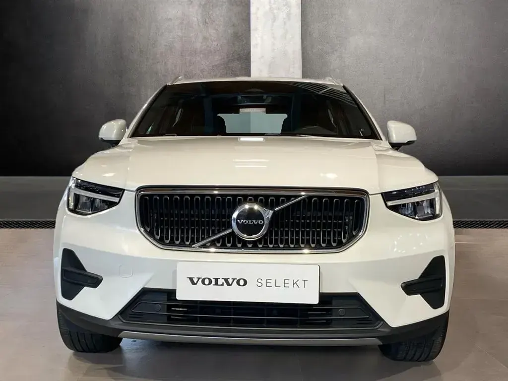Gebraucht Volvo XC40 Core 163 PS (119 kW) 2022 Weiß SUV