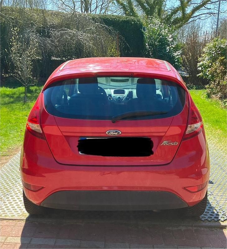 Gebraucht Ford Fiesta 60 PS (44 kW) 2011 Rot Kleinwagen