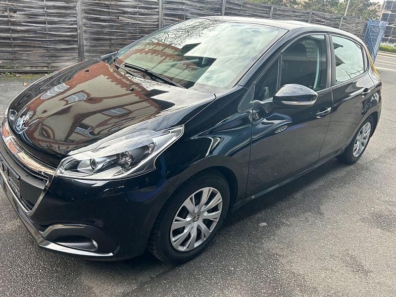 Gebraucht Peugeot 208 Active 82 PS (60 kW) 2017 Schwarz Kleinwagen