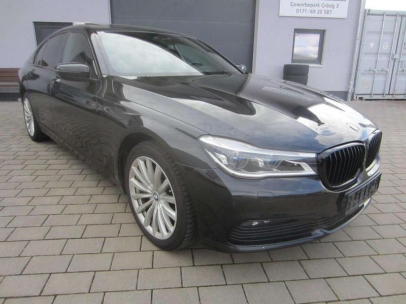 Gebraucht BMW 730 265 PS (194 kW) 2018 Black sapphire metallic Limousine
