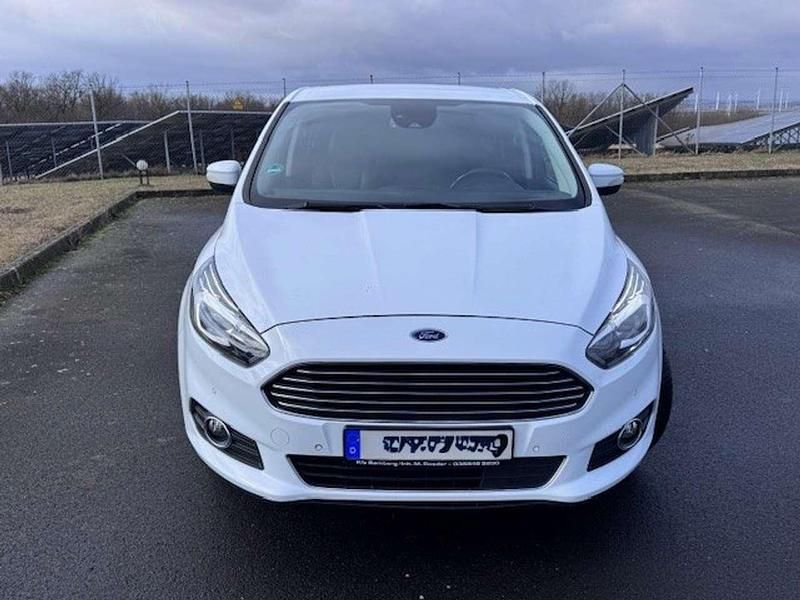 Gebraucht Ford S-MAX Titanium 190 PS (139 kW) 2019 Weiß Van / Kleinbus