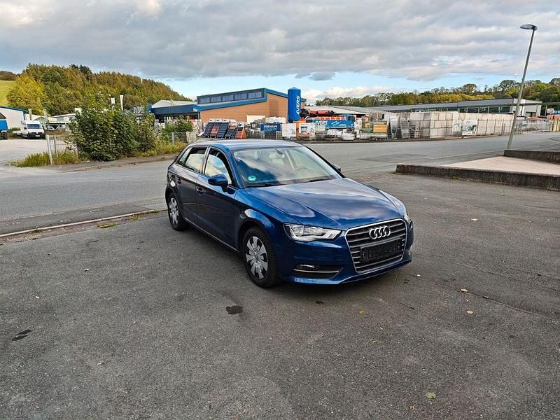 Gebraucht Audi A3 Attraction 125 PS (91 kW) 2014 Blau Limousine