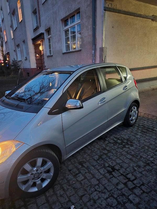 Gebraucht Mercedes A180 2009 Silber Limousine