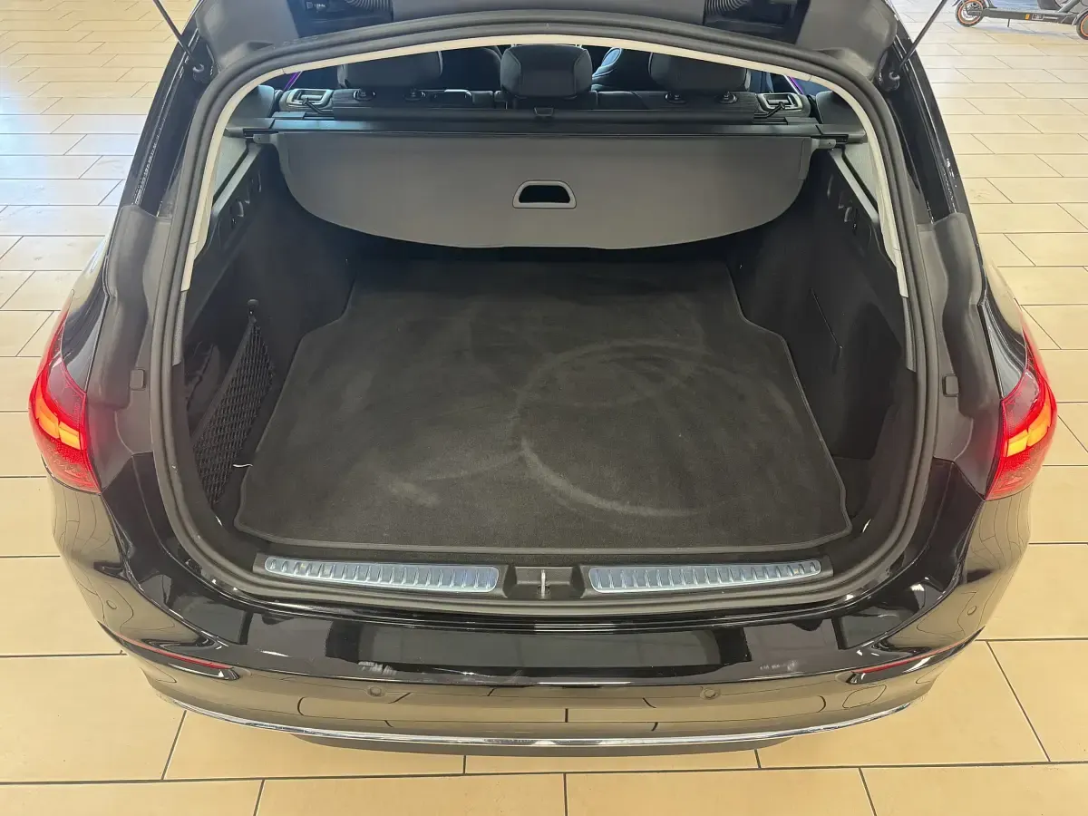 Gebraucht Mercedes C200 163 PS (119 kW) 2025 Schwarz Kombi