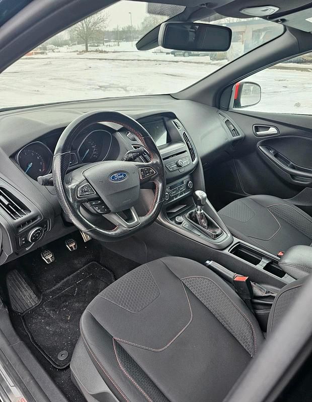 Gebraucht Ford Focus ST-Line 183 PS (134 kW) 2018 Schwarz Kombi