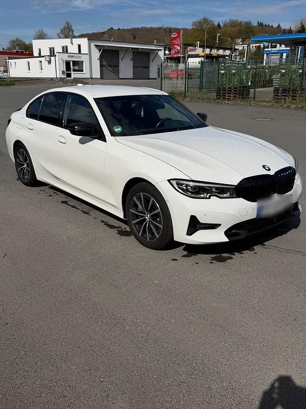 Gebraucht BMW 330 Comfort Edition 265 PS (194 kW) 2019 Weiß Limousine