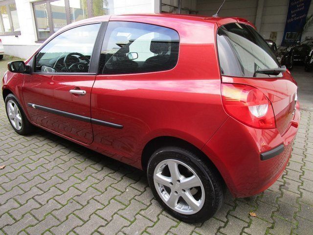 Gebraucht Renault Clio III Dynamique 88 PS (64 kW) 2006 Rot metallic Limousine
