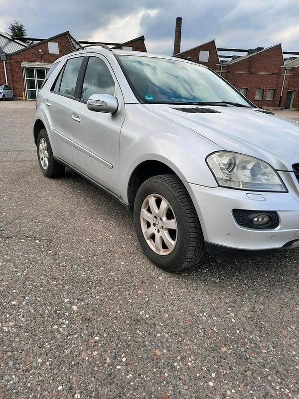 Gebraucht Mercedes ML320 245 PS (180 kW) 2005 Silber SUV
