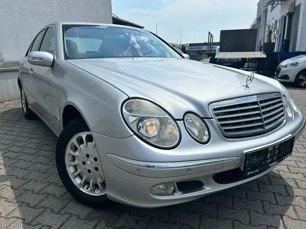 Gebraucht Mercedes E220 Elegance 150 PS (110 kW) 2002 Brillantsilber  metalliclack Limousine