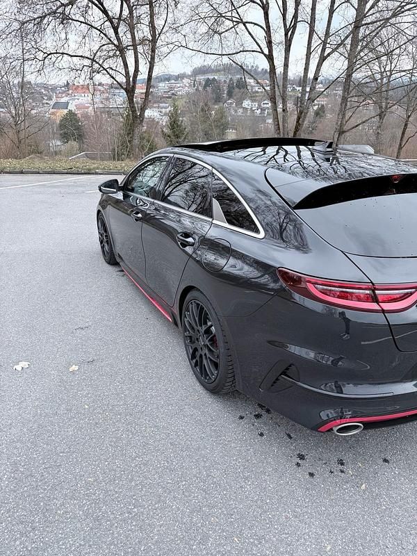 Gebraucht Kia ProCeed GT 204 PS (150 kW) 2023 Schwarz Kombi