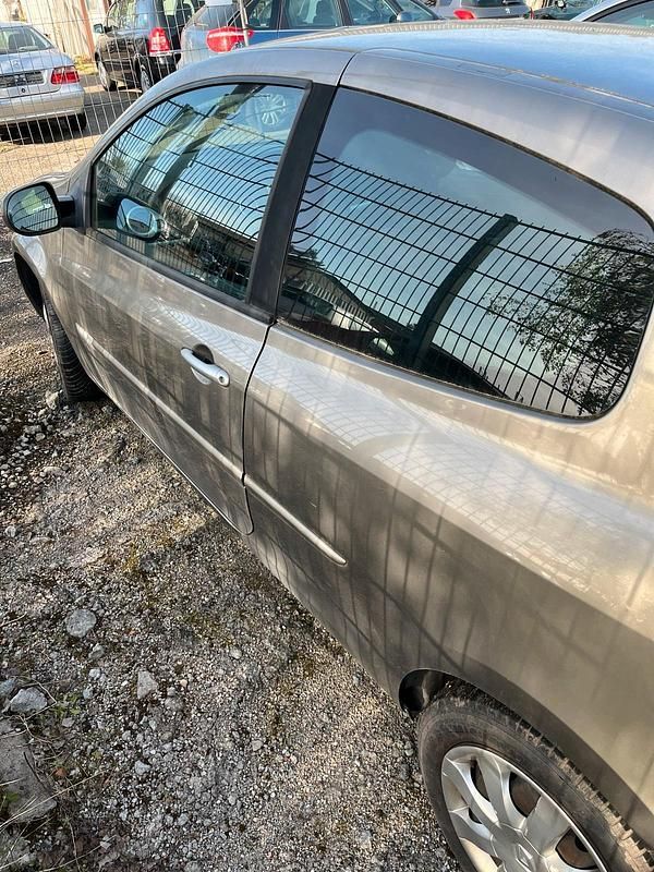 Gebraucht Renault Clio IV 90 PS (66 kW) 2012 Braun Kleinwagen