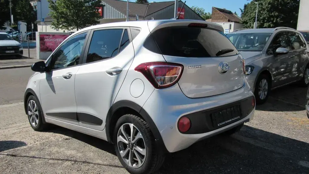 Gebraucht Hyundai i10 Passion Plus 87 PS (63 kW) 2018 Silber Kleinwagen