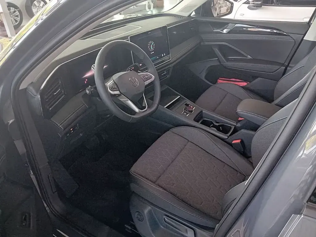 Neu VW Tiguan Life 150 PS (110 kW) 2026 Delfingrau SUV