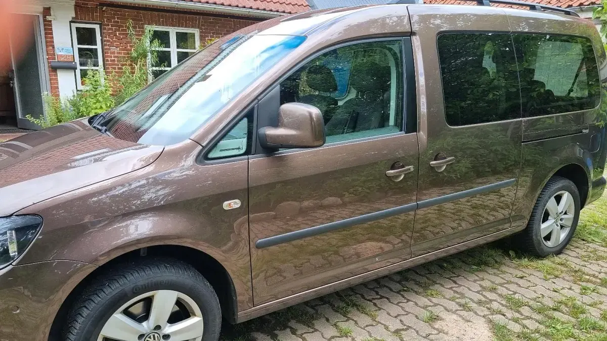 Gebraucht VW Caddy Maxi 103 PS (75 kW) 2013 Braun Van / Kleinbus
