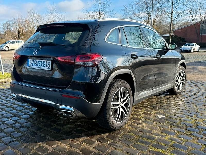 Gebraucht Mercedes GLA200 Progressive 163 PS (119 kW) 2020 Schwarz SUV