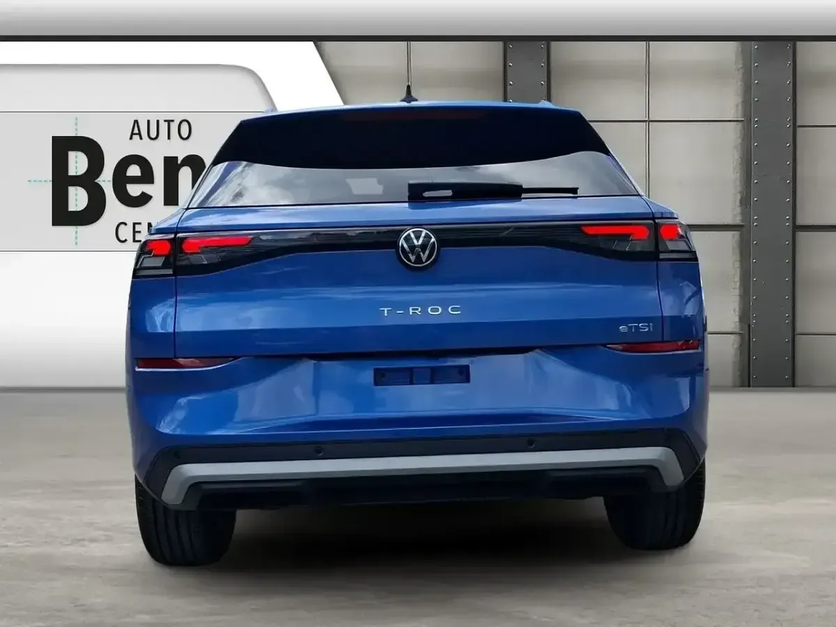 Neu VW T-Roc Life 150 PS (110 kW) 2026 Blau SUV