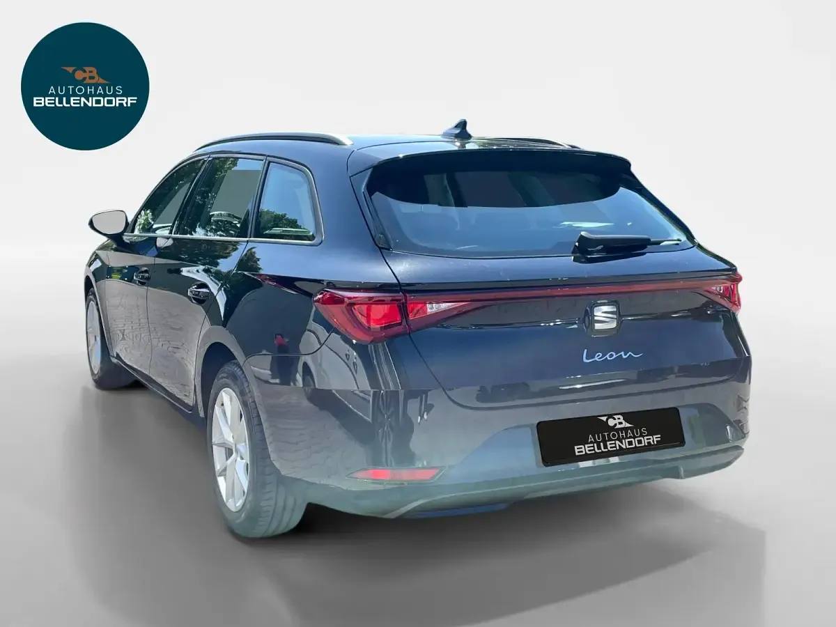 Gebraucht Seat Leon Style 150 PS (110 kW) 2023 Mitternachtsschwarz Limousine