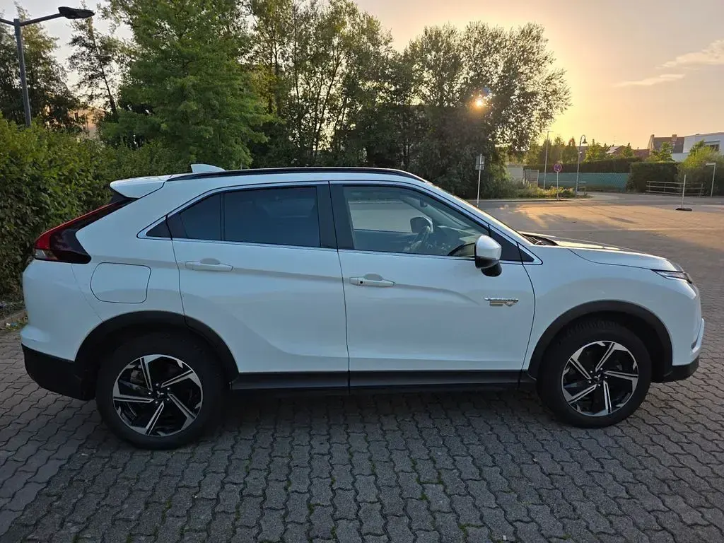 Gebraucht Mitsubishi Eclipse Cross Basis 188 PS (138 kW) 2022 Weiß SUV