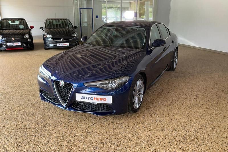 Blau Gebraucht 2016 Alfa Romeo Giulia Super Limousine | 18.800 € - Bild 1/3
