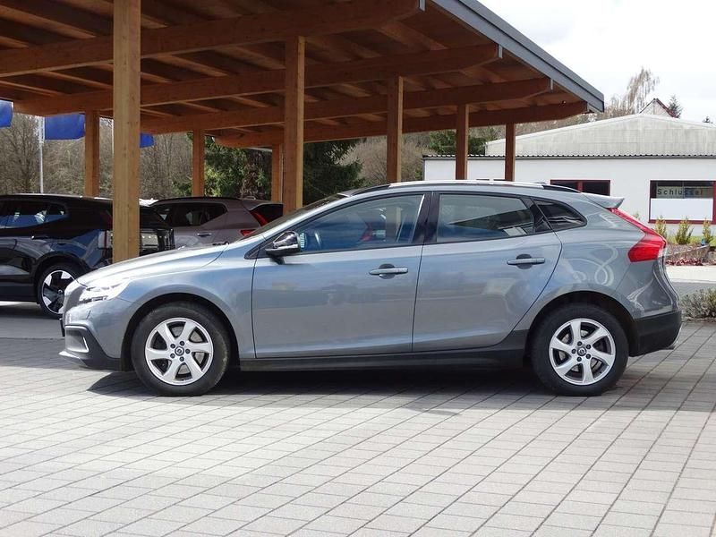 Gebraucht Volvo V40 150 PS (110 kW) 2017 Osmium grey metallic Kleinwagen