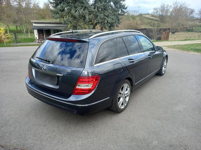 Gebraucht Mercedes 200 136 PS (100 kW) 2014 Grau Kombi