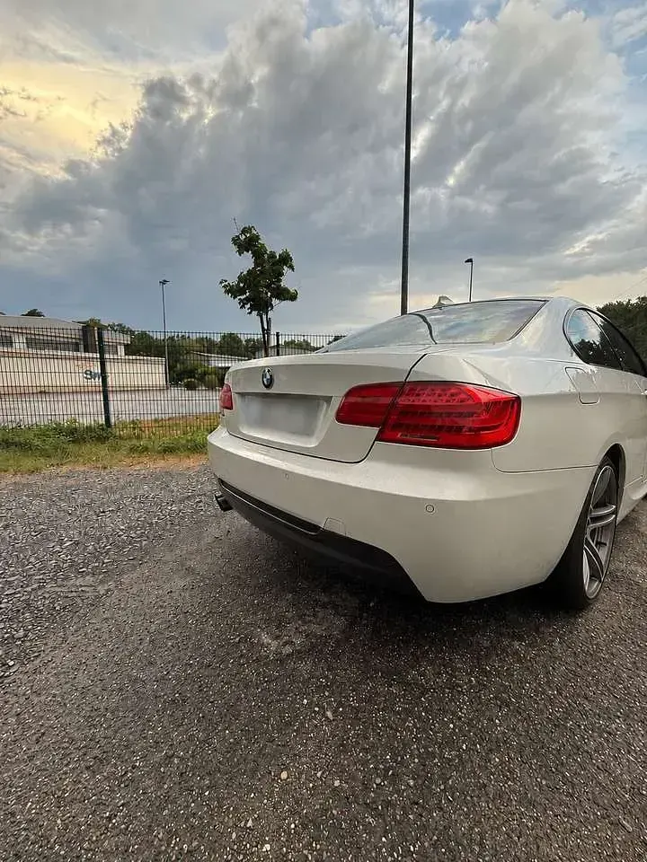 Gebraucht BMW 325 Comfort Edition 218 PS (160 kW) 2011 Weiß Coupé