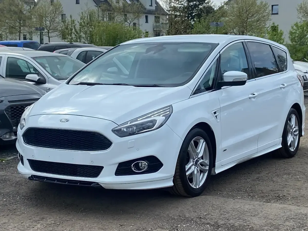 Gebraucht Ford S-MAX ST 183 PS (134 kW) 2019 Weiß Van / Kleinbus