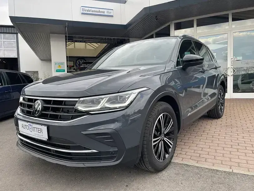 Gebraucht VW Tiguan Move 150 PS (110 kW) 2023 Delfingrau metallic (metallic) SUV