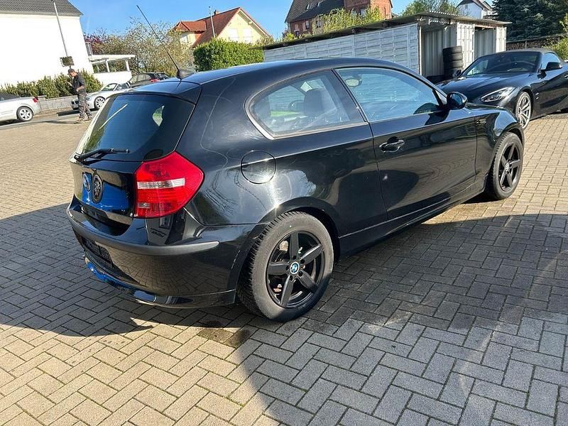 Second-hand BMW 116 122 CP (89 kW) 2007 Negru Hatchback