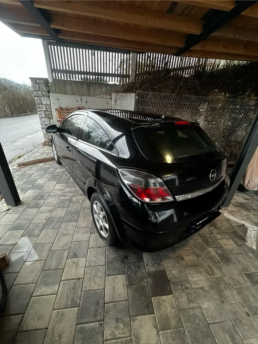 Gebraucht Opel Astra GTC 90 PS (66 kW) 2010 Schwarz Coupé