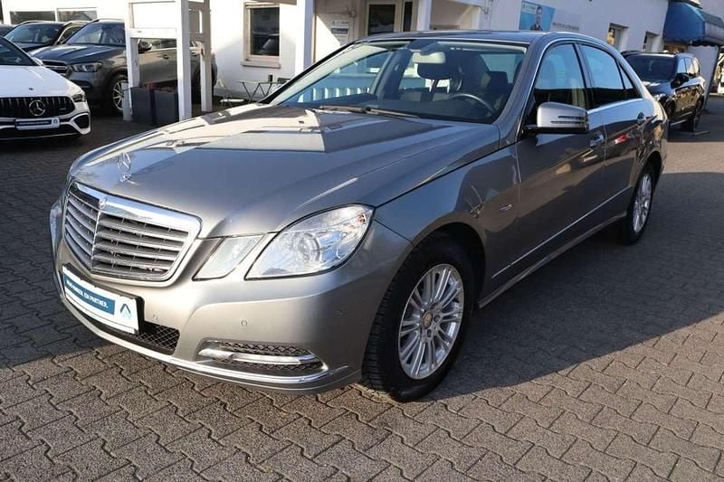 Gebraucht Mercedes E350 Elegance 306 PS (225 kW) 2012 Palladiumsilver  metallic pa Limousine