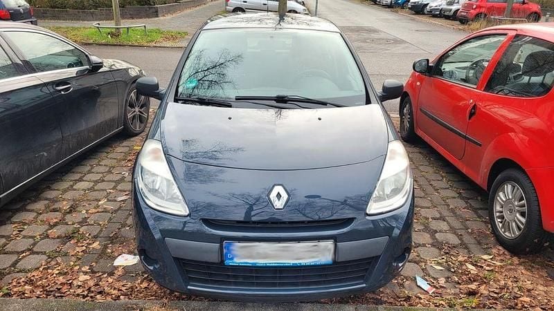 Blau Gebraucht 2012 Renault Clio IV Limousine | 4.000 € (Guter Preis) - Bild 1/4
