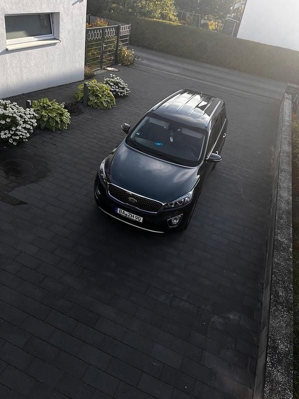 Grau Gebraucht 2016 Kia Sorento 2 SUV | 16.800 € (Etwas zu teuer) - Bild 1/4