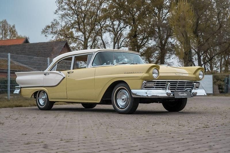 Gebraucht Ford Fairlane 129 PS (94 kW) 1957 Gelb Limousine