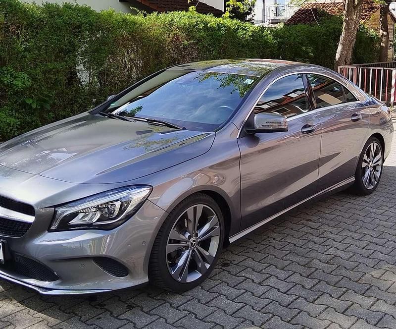 Grau Gebraucht 2018 Mercedes CLA200 Urban Coupé | 18.200 € (Guter Preis) - Bild 1/4