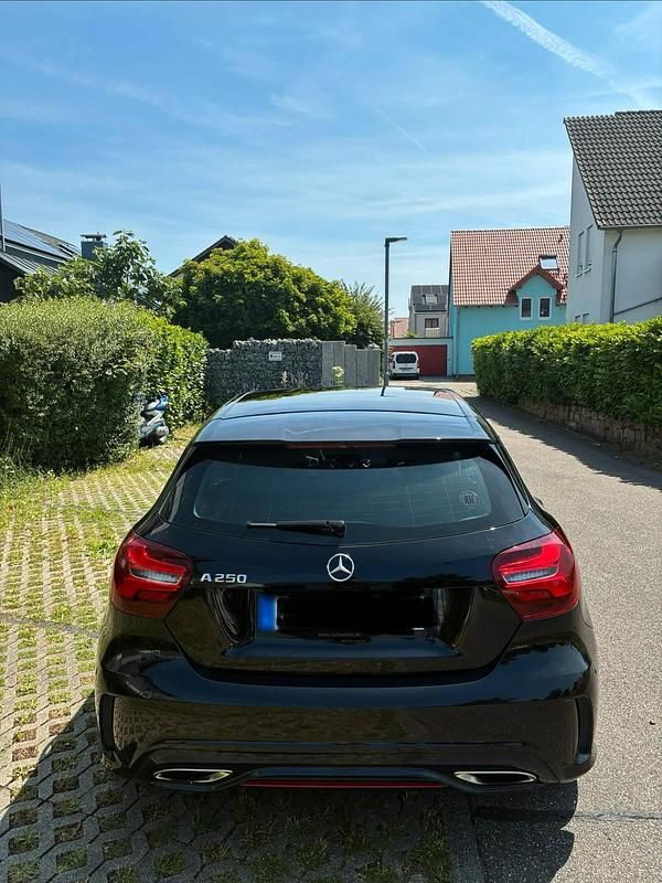 Gebraucht Mercedes 250 211 PS (155 kW) 2016 Schwarz Kleinwagen