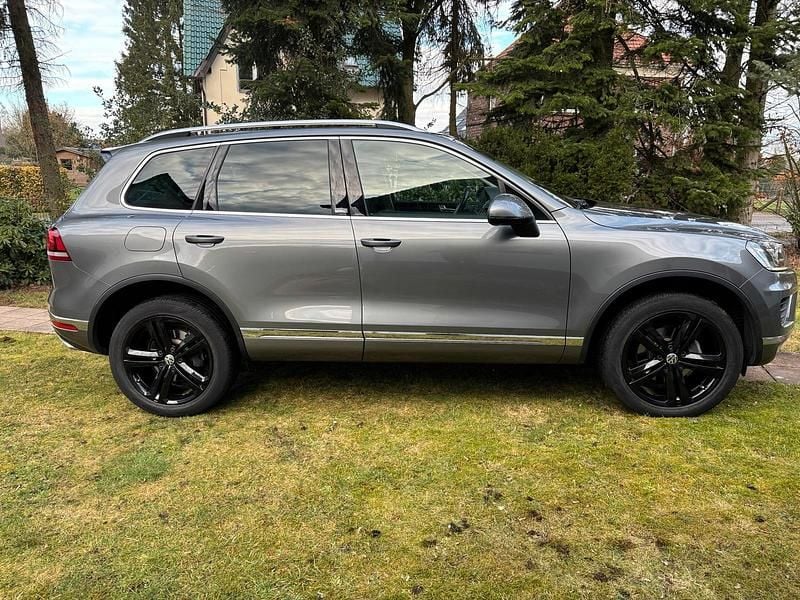 Gebraucht VW Touareg Edition 262 PS (192 kW) 2016 Grau SUV
