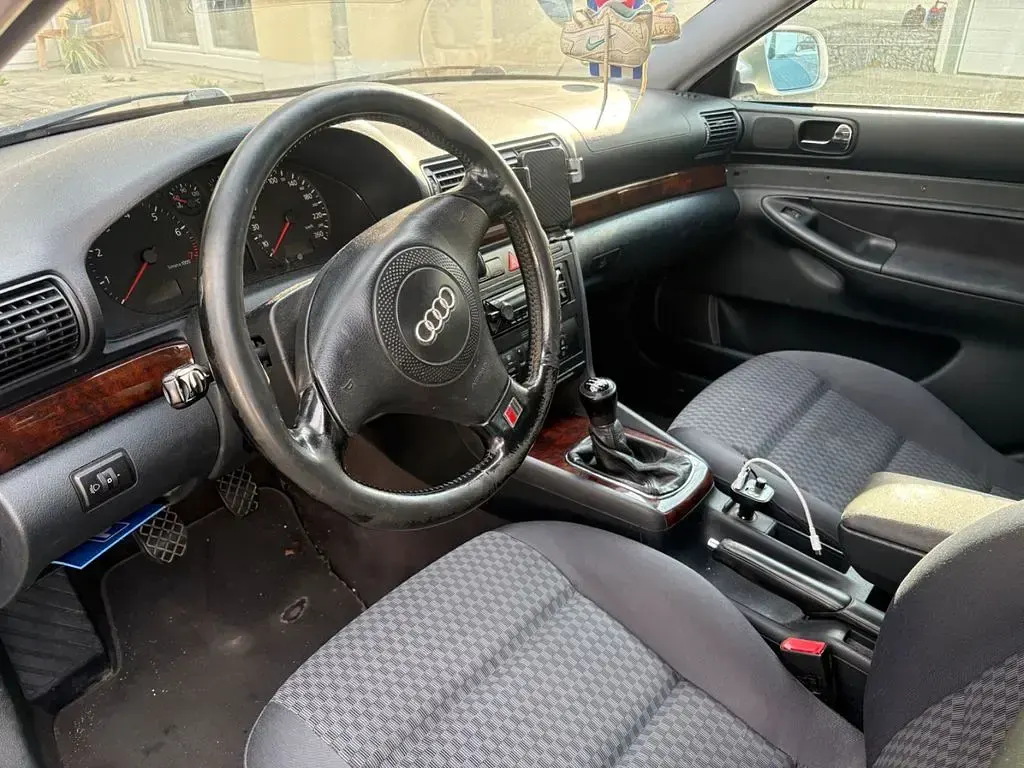 Gebraucht Audi A4 125 PS (91 kW) 1999 Silber Limousine