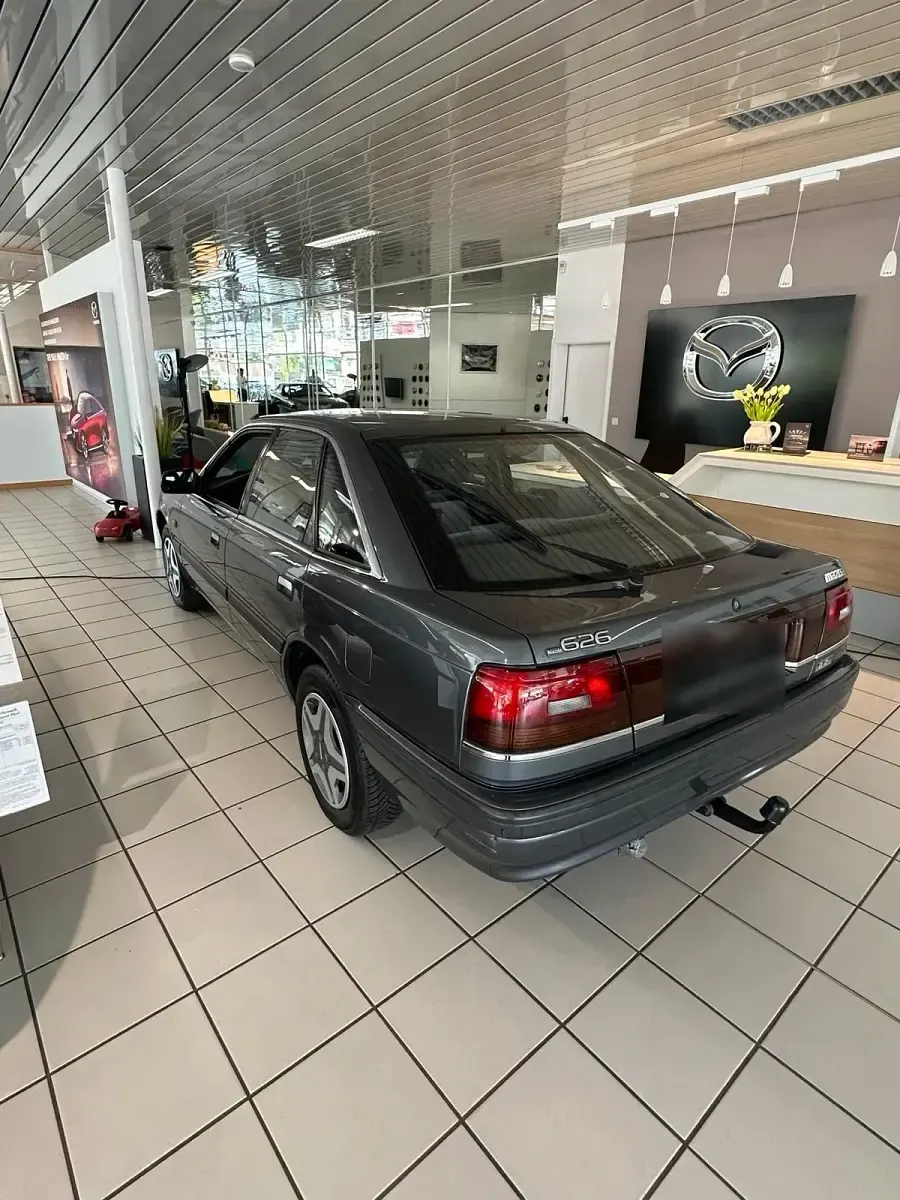 Gebraucht Mazda 626 115 PS (84 kW) 1989 Grau Limousine