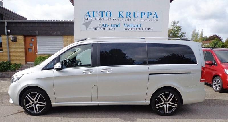 Silber Gebraucht 2020 Mercedes V300 Avantgarde Edition Van / Kleinbus | 49.990 € (Fairer Preis) - Bild 1/4