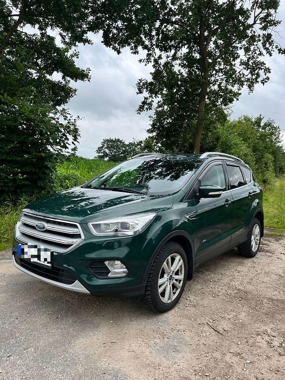 Gebraucht Ford Kuga Titanium 180 PS (132 kW) 2017 Grün SUV