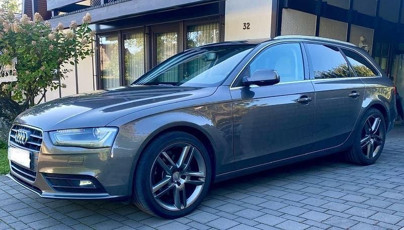 Braun Gebraucht 2013 Audi A4 Attraction Kombi | 9.500 € (Guter Preis) - Bild 1/4