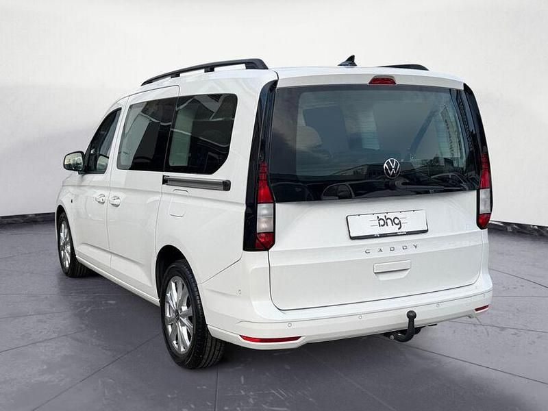 Gebraucht VW Caddy Maxi Life 122 PS (89 kW) 2023 Weiß Van / Kleinbus